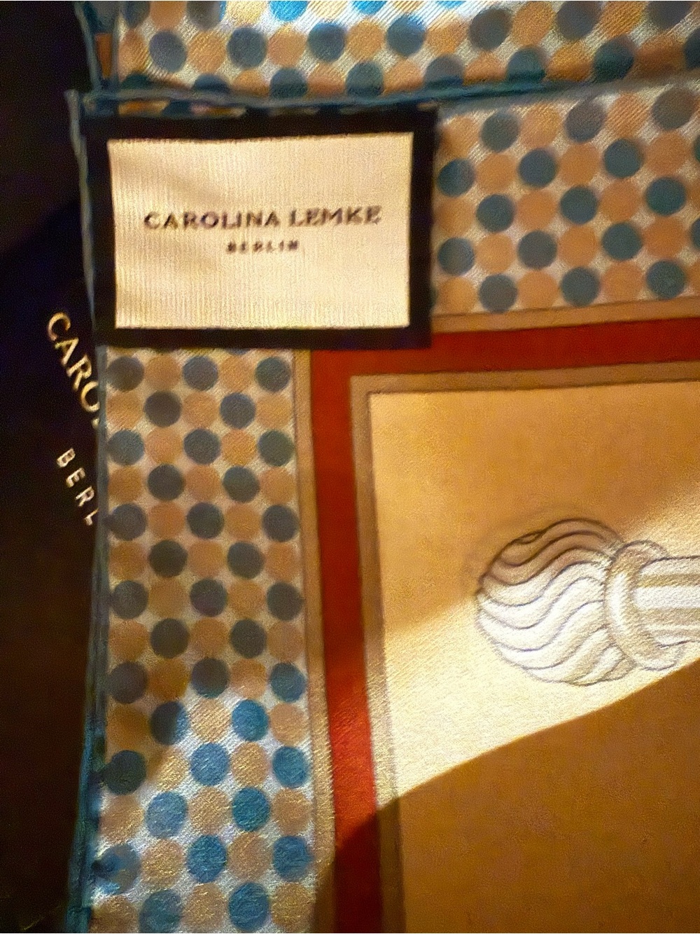 100% Mulberry Silk Scarf - Picture 2 of 4
